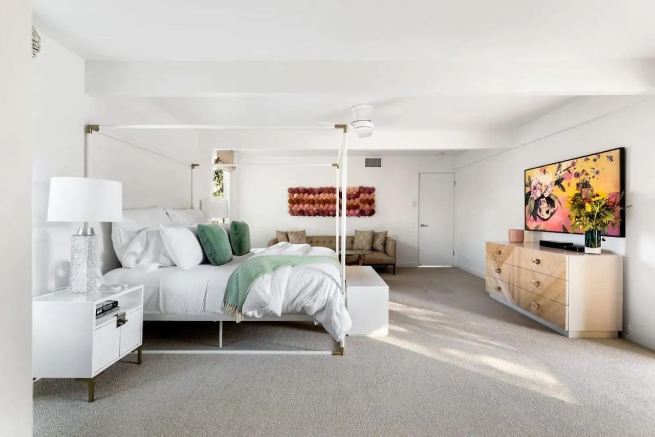 펜션 Monterey Manor Interior Designed Home Plus Pool 팜 스프링스 미국