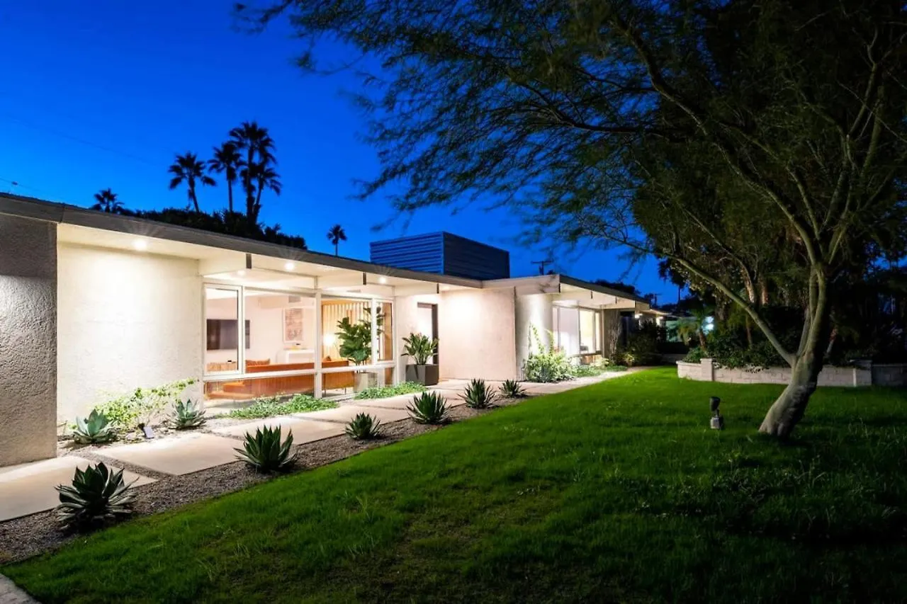 Monterey Manor Interior Designed Home Plus Pool Palm Springs