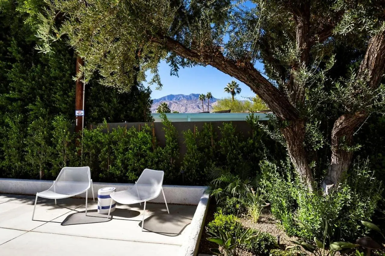 Monterey Manor Interior Designed Home Plus Pool Palm Springs