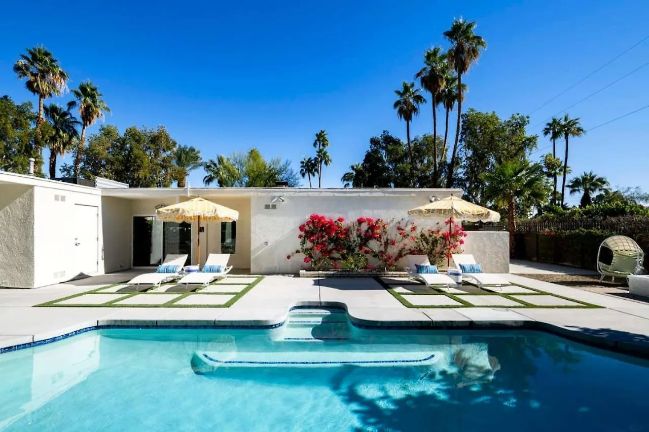 Semesterbostad Monterey Manor Interior Designed Home Plus Pool Palm Springs