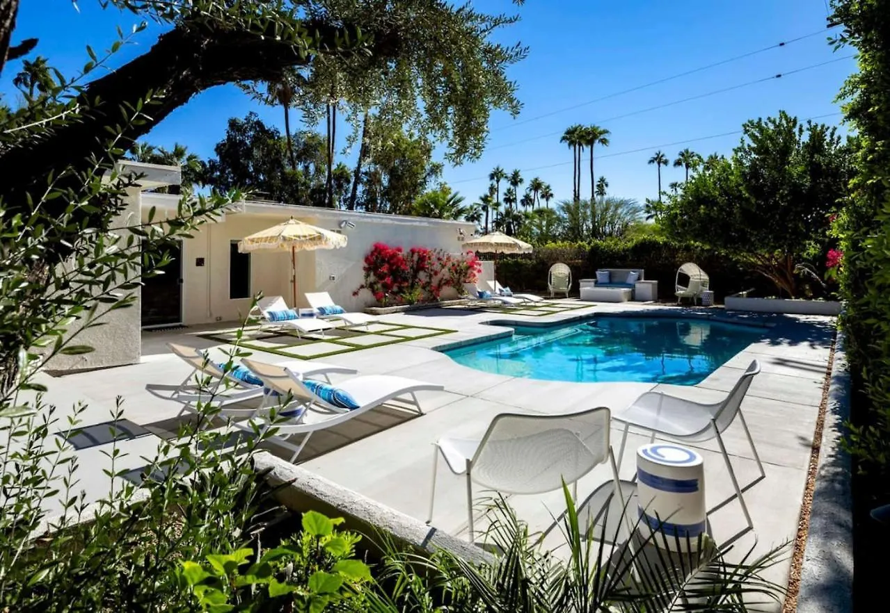 Semesterbostad Monterey Manor Interior Designed Home Plus Pool Palm Springs