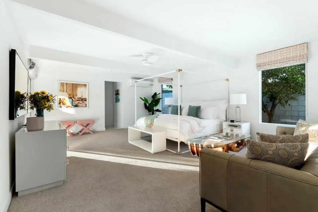 Semesterbostad Monterey Manor Interior Designed Home Plus Pool Palm Springs