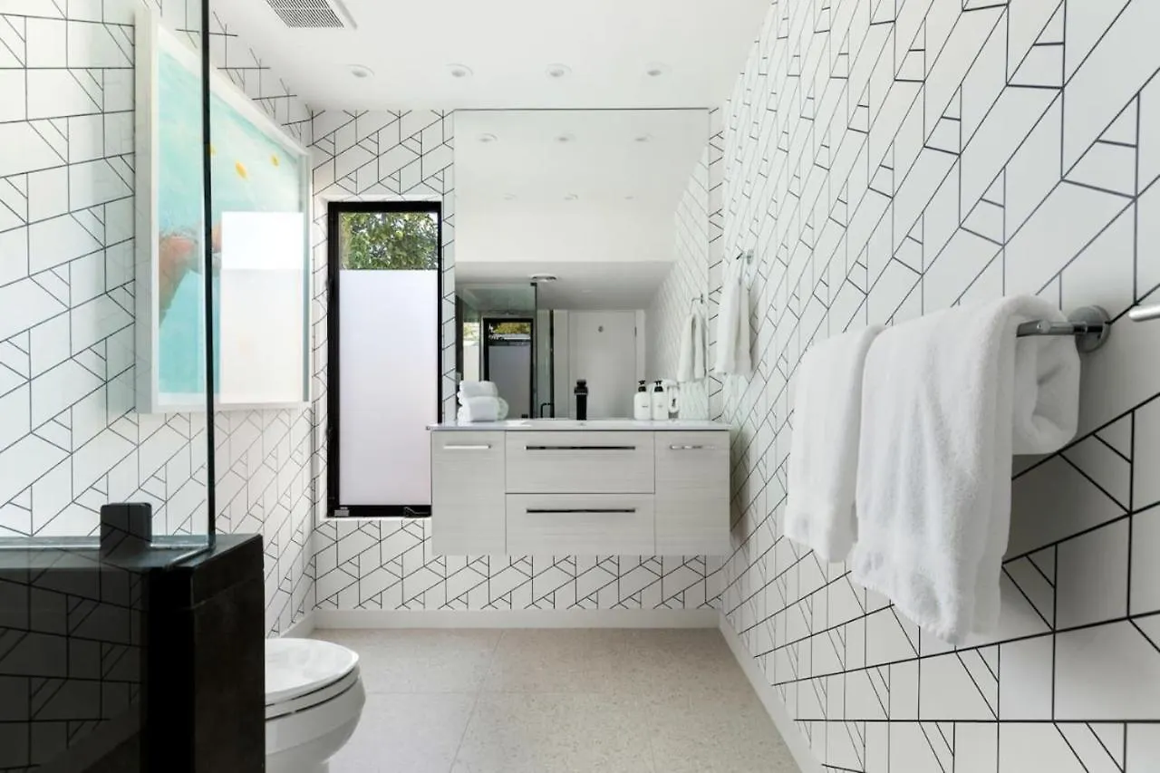 Monterey Manor Interior Designed Home Plus Pool Palm Springs