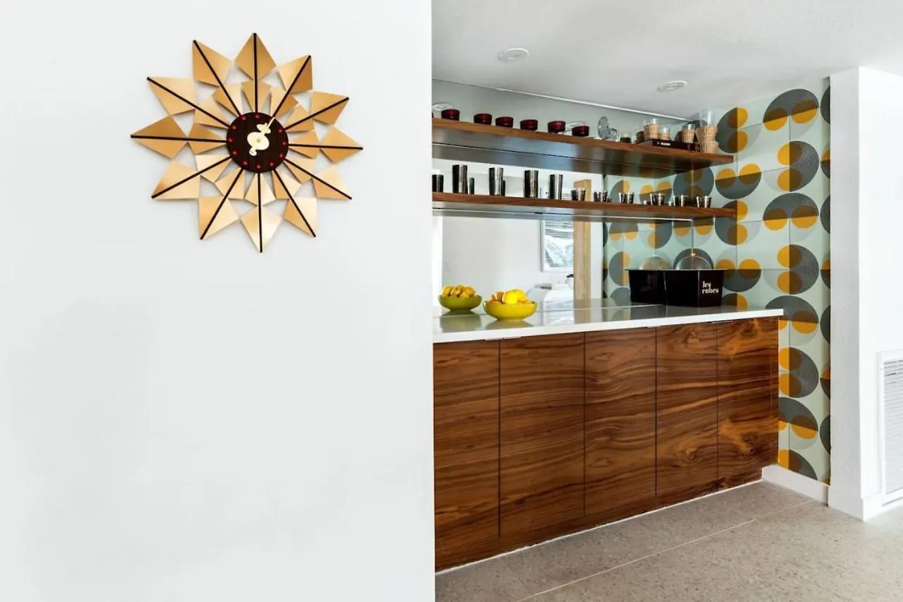 Monterey Manor Interior Designed Home Plus Pool Palm Springs