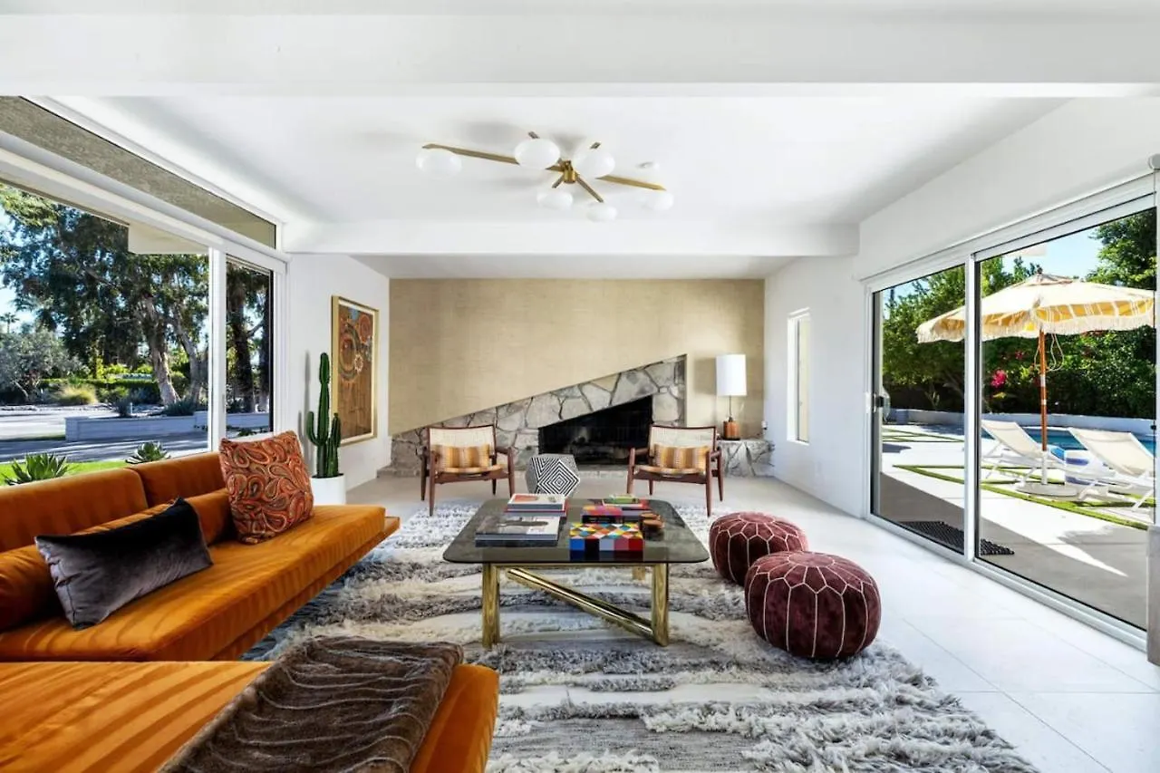 Semesterbostad Monterey Manor Interior Designed Home Plus Pool Palm Springs